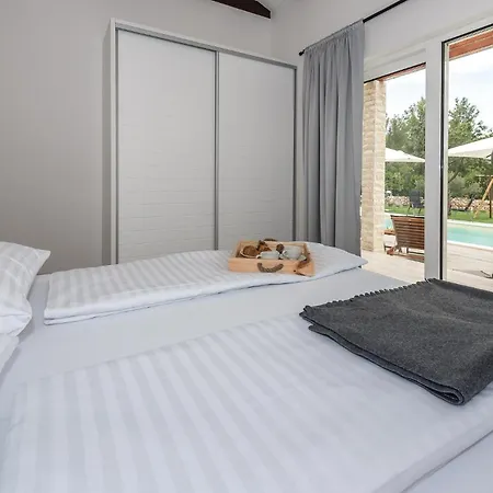 Stunning In With Swimming Pool Dubrava (Sibenik-Knin)
