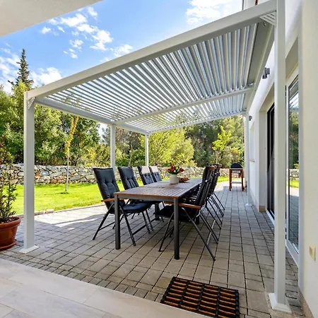 בית נופש Stunning In With Swimming Pool