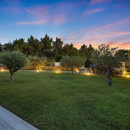 בית נופש Stunning In With Swimming Pool Dubrava (Sibenik-Knin)