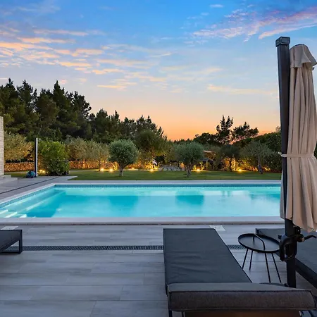 בית נופש Stunning In With Swimming Pool Dubrava (Sibenik-Knin)