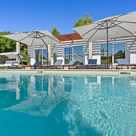 בית נופש Stunning In With Swimming Pool Dubrava (Sibenik-Knin)