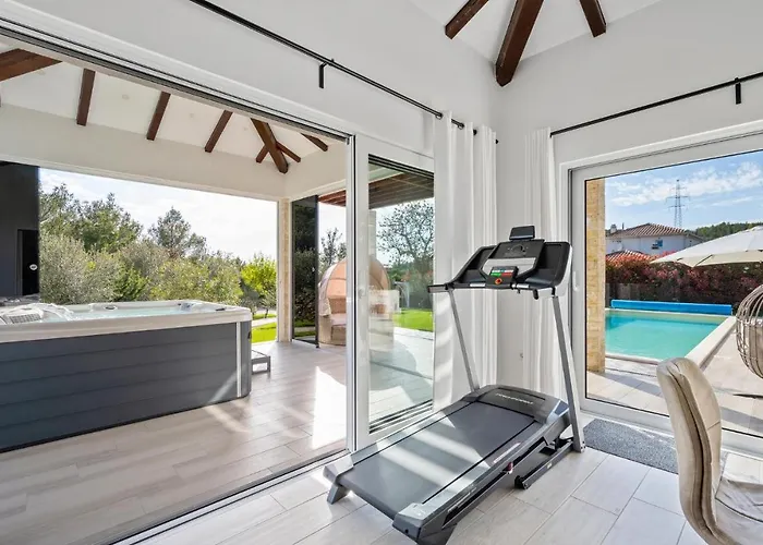 בית נופש Beautiful In With Sauna *