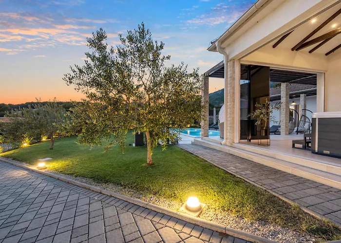 בית נופש Beautiful In With Sauna *